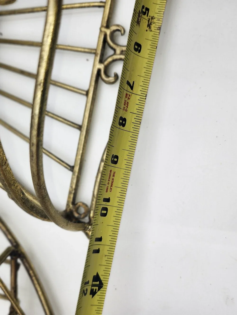 Vintage Metal Garden Shelf Wall Hanging Basket gold Round Planter